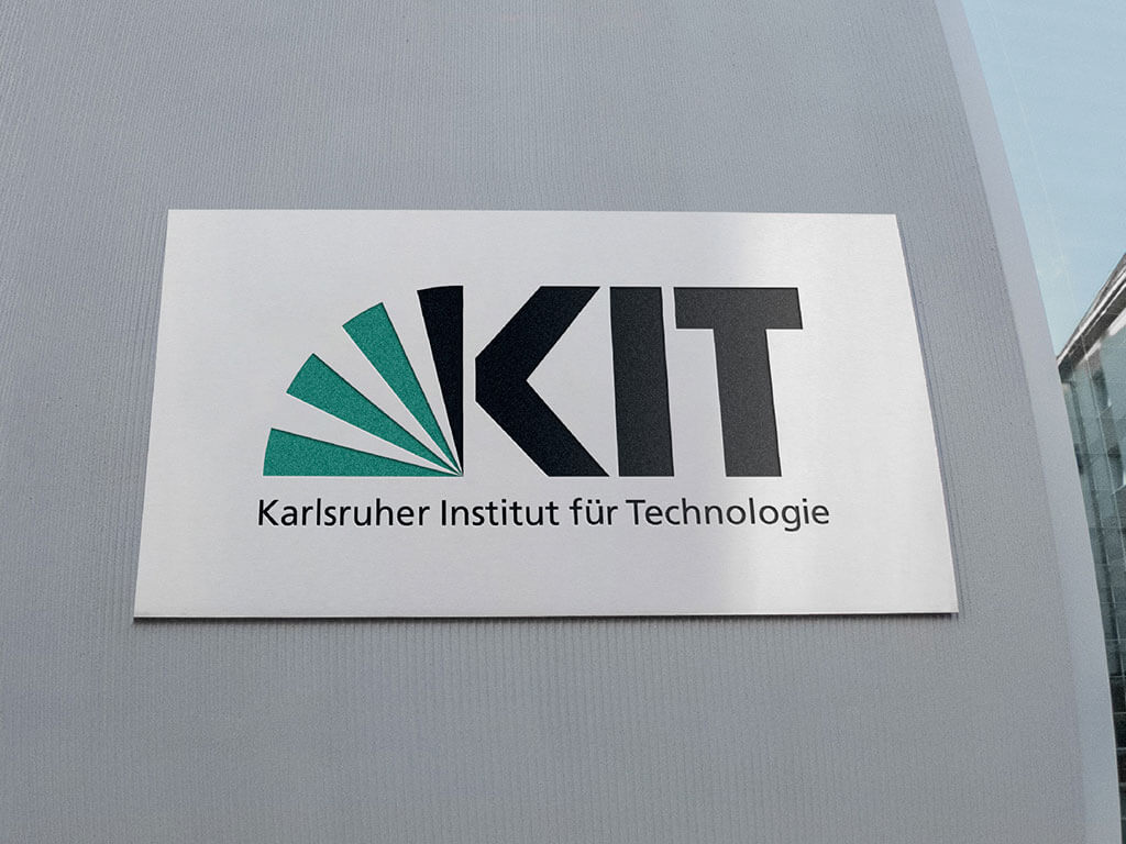 Firmenschild-Wand-Aluminiumverbundplatte-bedrucken-Wand